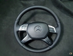 Перетяжка руля автомобиля Мерседес натуральной кожей, комбинация гладкой кожи и псевдоперфорации